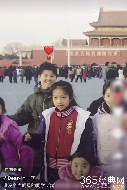 刘昊然童年萌照，网友：吃可爱多长大的
