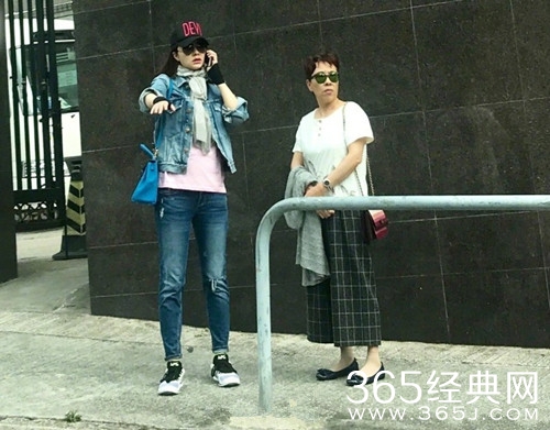 熊黛林患妈妈手，缠绷带让人十分心疼