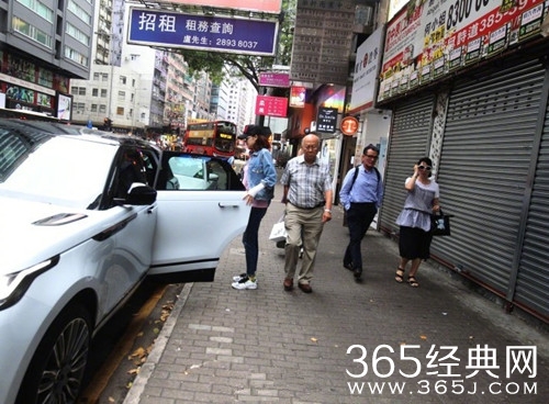 熊黛林患妈妈手，缠绷带让人十分心疼