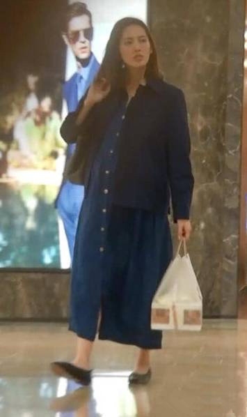 余文乐老婆巨肚曝光，预产期将在6月份