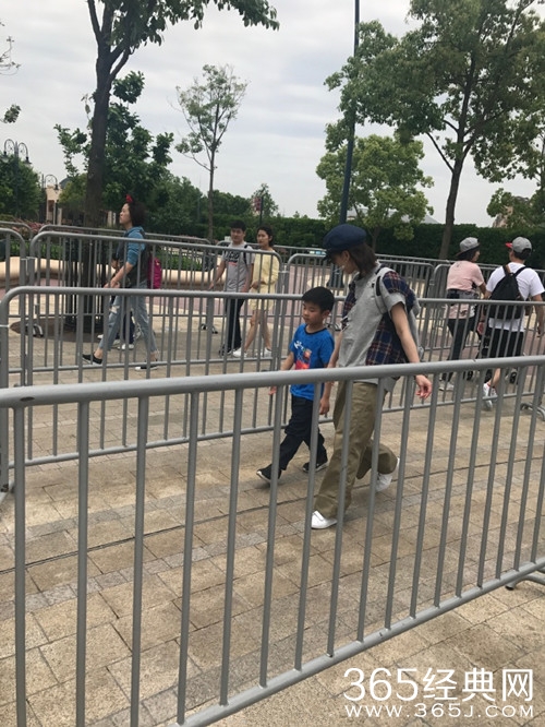 偶遇黄圣依安迪，网友：母子关系真好