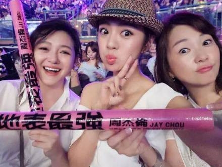 听闻大S终止怀孕，安以轩发消息关心