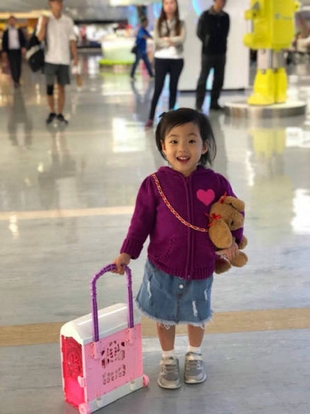 刘畊宏二女儿近照曝光，堪称小小泡芙