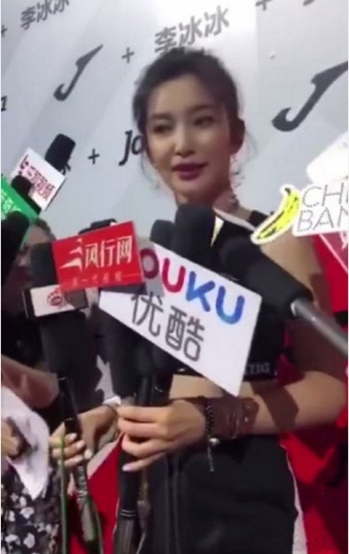 双冰回应机场签名，被赞高情商
