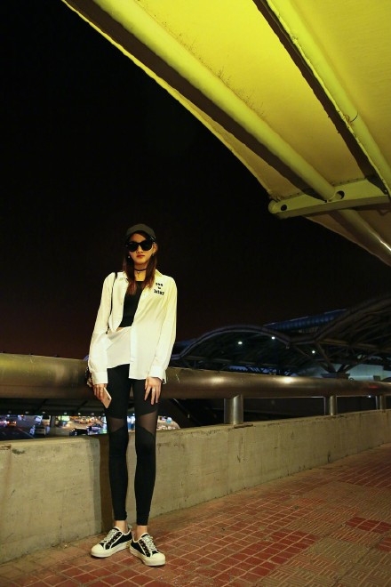 关晓彤出席戛纳电影节，红毯造型引期待