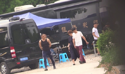 马伊琍全家探班文章，十分甜蜜