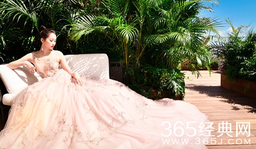 关晓彤红毯造型曝光，网友：终于好看一回