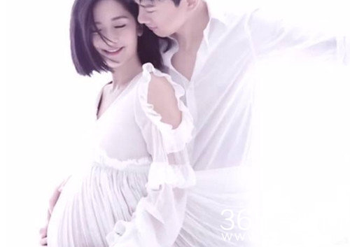 张杰首晒谢娜孕肚写真，画面有爱