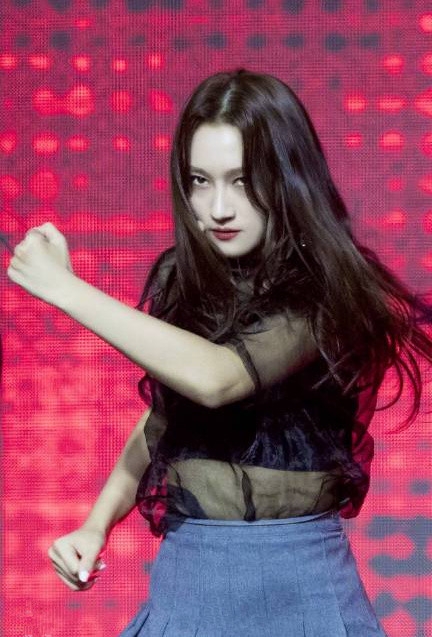 韩国女团成员撞脸关晓彤，网友：确实很相似