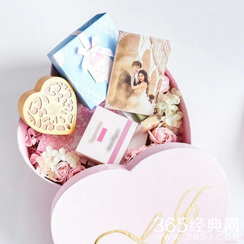 付辛博颖儿婚礼伴手礼曝光，价钱引热议