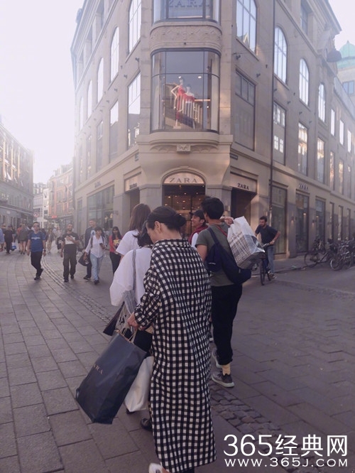 网友偶遇彭于晏，随便拍都很帅