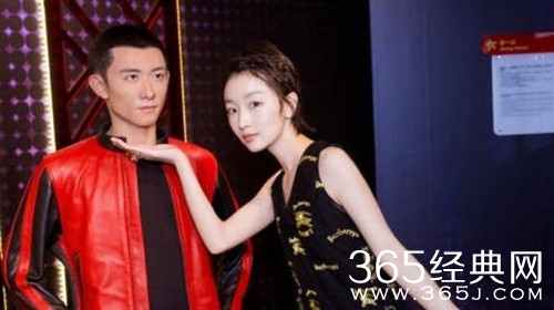 周冬雨为蜡像揭幕，拒绝和张一山摆一起