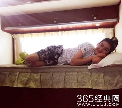 张翰示爱花裤衩，网友：是真爱呀！