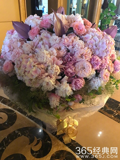 李晨送范冰冰的520礼物，包包很走心