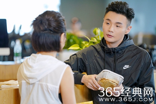 无限歌谣季李荣浩向伊一道歉是怎么回事