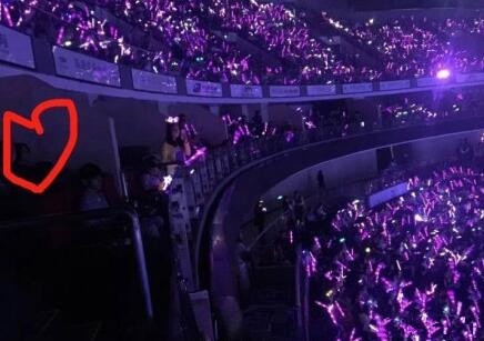 王菲林俊杰赵薇ktv嗨唱，网友：隔壁房的赚到了