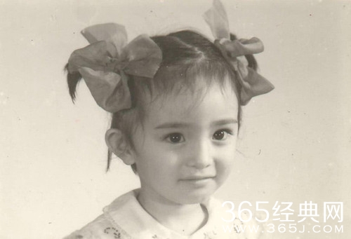 101小姐姐童年照曝光，有人撞脸杨幂