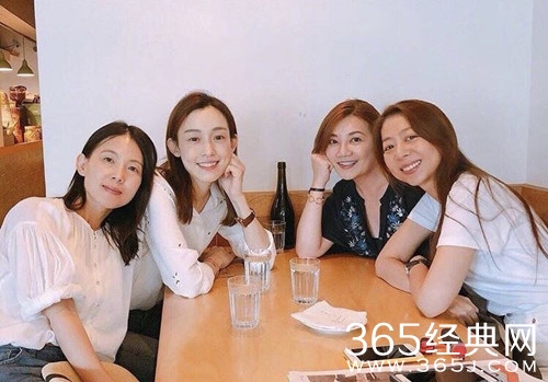 范玮琪晒与梁静茹陈绮贞合照，表示聊不够