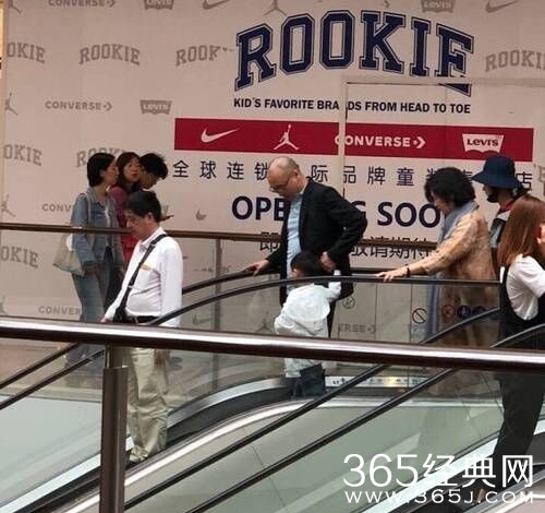 邓莎老公曝光后受质疑，邓莎高情商回应