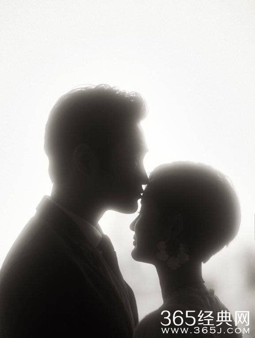 袁弘张歆艺结婚两周年，相拥剪影甜蜜爆表