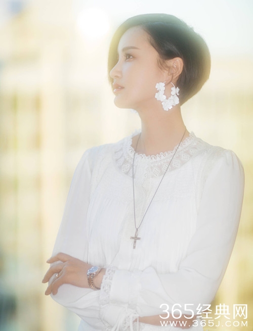 袁弘张歆艺结婚两周年，相拥剪影甜蜜爆表