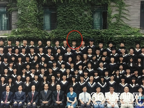 王凯大学毕业照曝光，你一眼认出他吗？