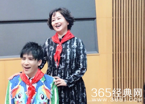 大张伟与鞠萍20年后再同框，引发回忆杀