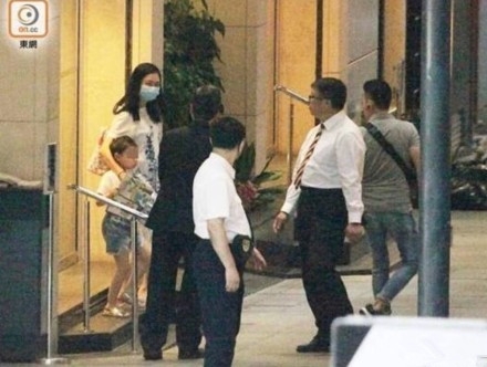 朱丽倩疑有身孕，难道天王又儿女双全了？