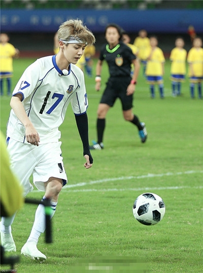 奔跑吧2第8期鹿晗球技惊人 鹿晗球技到底咋样