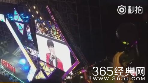 陈立农被粉丝催花，现场回应此事，撩到粉丝