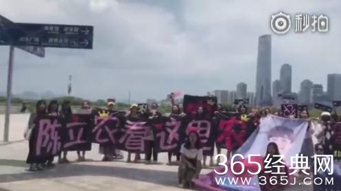 陈立农被粉丝催花，现场回应此事，撩到粉丝