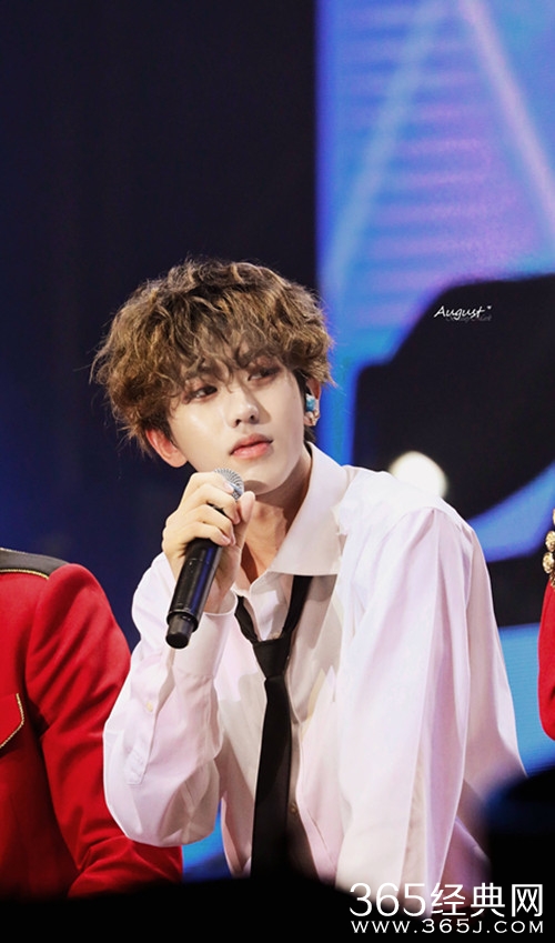 Justin长发贝雷帽，网友：更像杨丞琳了