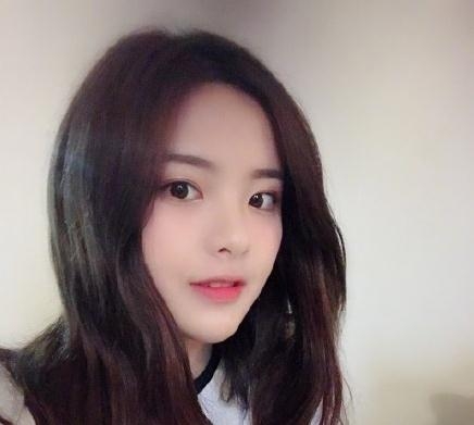 创造101杨超越节目中翻白眼是针对其他选手的吗