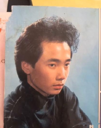 徐峥早年发型模特照曝光，发量惊人