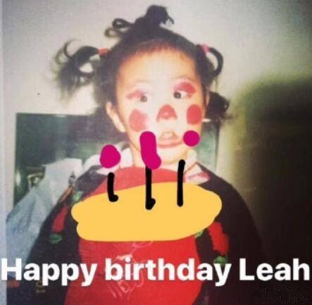 窦靖童童年照曝光，依旧很酷