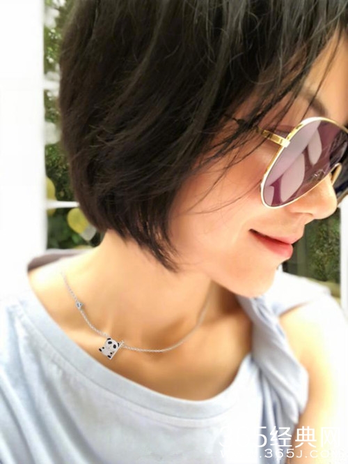 王菲近照曝光，其项链超吸睛，竟出自女儿李嫣之手