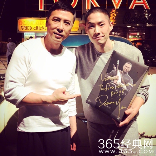 吴建豪晒与甄子丹合影，秒变迷弟