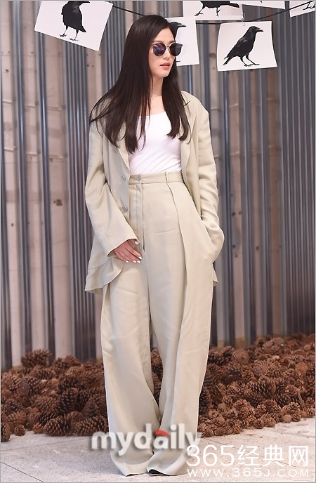 全智贤生二胎后首亮相，依旧女神范十足