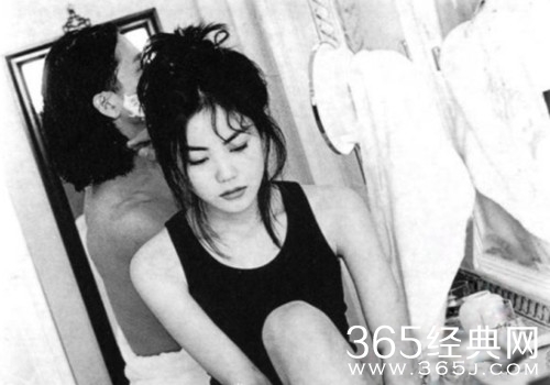 王菲旧照曝光，同框男子竟是窦唯？