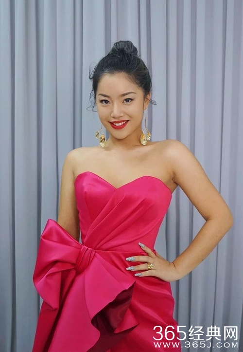 王菊瘦了，被赞气质出众