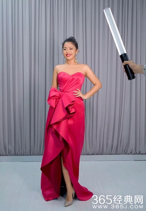 王菊瘦了，被赞气质出众