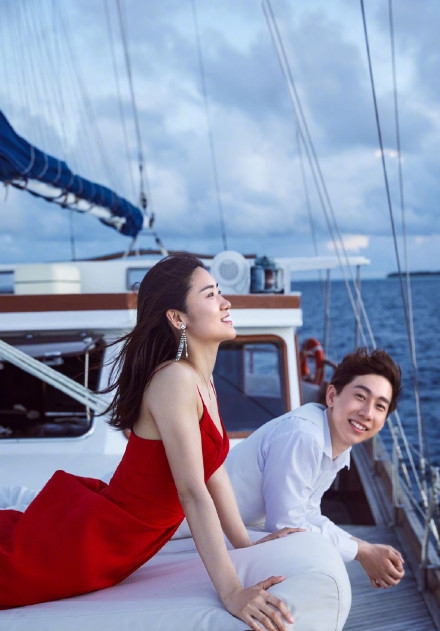 韩天宇刘秋宏婚纱照曝光，十分浪漫