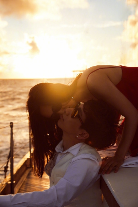 韩天宇刘秋宏婚纱照曝光，十分浪漫