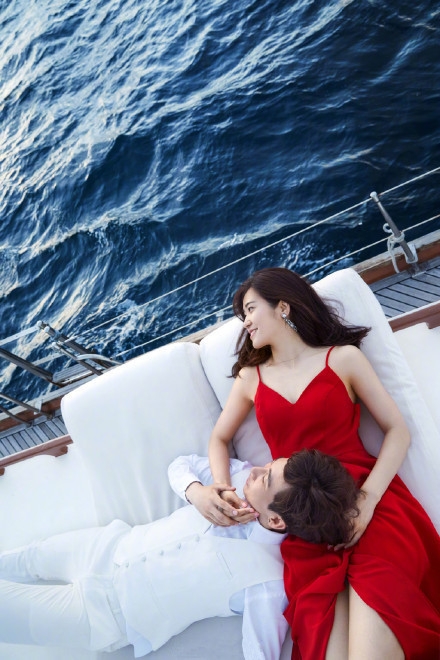 韩天宇刘秋宏婚纱照曝光，十分浪漫