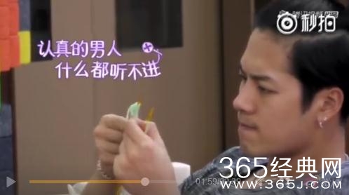 放开我北鼻3王嘉尔作为一个男孩为什么沉迷织毛衣