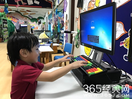 吴尊晒max近照，网友：整个一翻版小吴尊