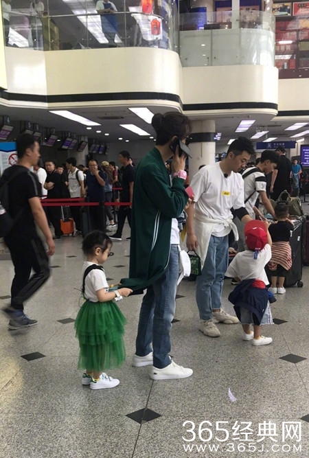 戚薇李承铉女儿首曝光，在录《爸爸去哪儿》？