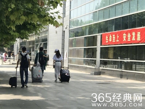 戚薇李承铉女儿首曝光，在录《爸爸去哪儿》？