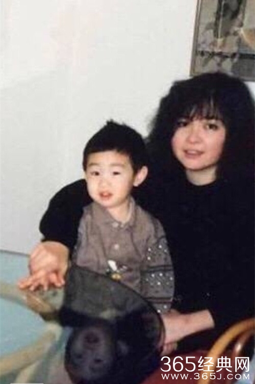 刘宪华童年旧照曝光，网友：从小皮到大