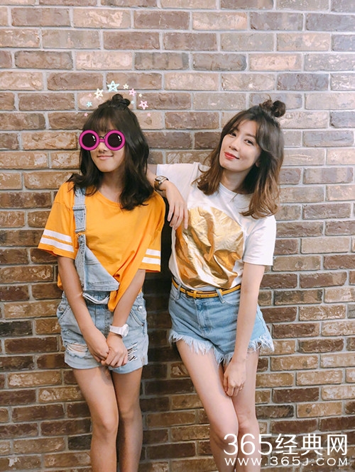 贾静雯为梧桐妹庆生，母女俩似姐妹